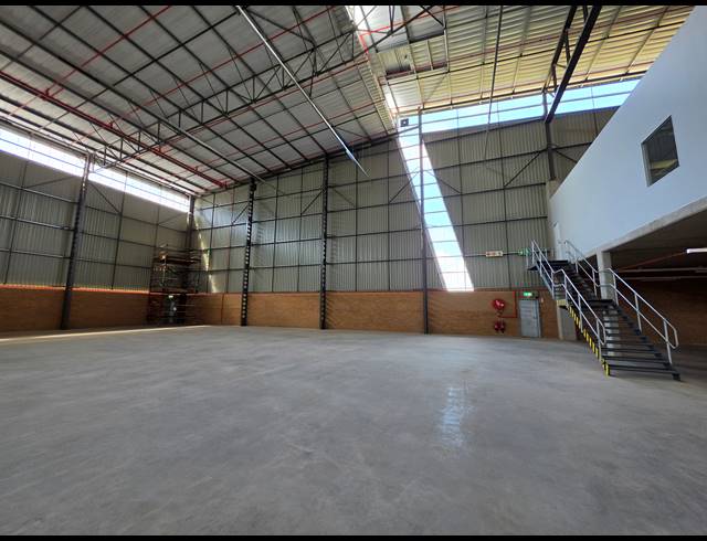 4,630M² WAREHOUSE TO LET IN AIRPORT PARK